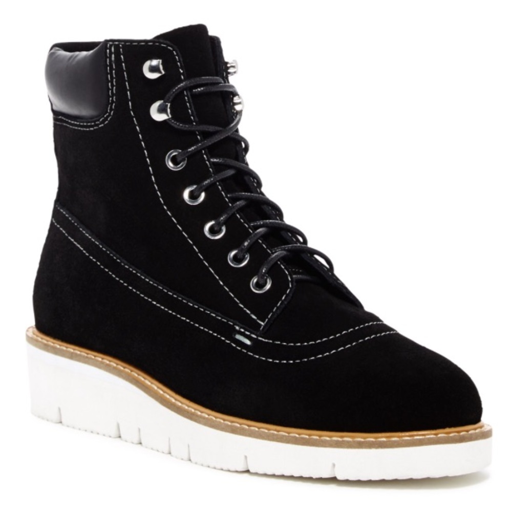 Shelly’s London new in box Erin boot in SZ 7.5